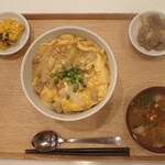 トーコーキッチン - ふわとろ親子丼 副菜二品 豚汁