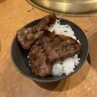 ホルモン焼肉 富や 栄店 - 