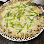リストランテ ミヤモッシモ - アスパラソバージュとモッツァレラのピッツァ