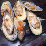 ダイニングバー KEi2 - バーナ貝のチーズ焼き☆500円