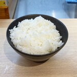 横濱ラーメン あさが家 - 平日12時～15時はライス1杯無料。