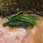 横濱ラーメン あさが家 - ほうれん草。