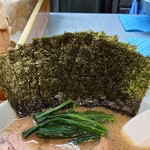 横濱ラーメン あさが家 - 海苔増しは5枚150円。