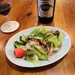 Hachihare - タイ風ハーブと豚肉のサラダ