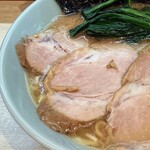 横濱ラーメン あさが家 - チャーシューは厚みがありました。