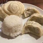 タシデレ - マントウやライスやら、おやさの蒸し餃子かな？モモ！