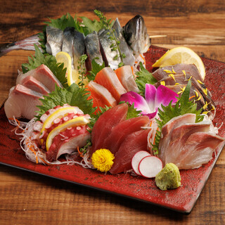 旬な鮮魚を使用した海鮮料理を多数ご用意。日本酒との相性も◎