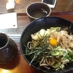 たかせや - 評判の田舎蕎麦を食べました。味は、普通ですが値段が高い。税込で710円、大阪やったら、丼物がつく価格。田舎は、都会と違って競合が少ないから、仕方ないかな。