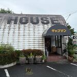 キャプテン - お店は梶原川のそばにあります。