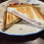 キャプテン - ホットサンドも選べたんでハムチーズを選んでみました。
 
