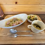 Cafe&Dining にこり - パスタセット　スープ&サラダ付き　エビ&ベーコン（ペペロンチーノ）+アイスコーヒー