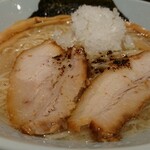 あら焚き中華 さんト - キノコバターペッパーオイルを入れて♪