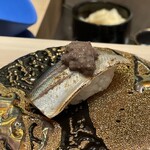 すし玲 - 鮎。肝がとても美味しい。