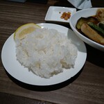 鈴木健設 カレー部 - 美味しいお米