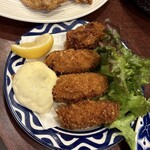 親子パンチ居酒屋店 - カキフライ4個