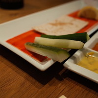 銀座 六覺燈 銀座店  - キュウリの糠漬け（右から浅漬け・中漬け・深漬け）