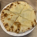 おいしいカレー spice story - チーズナン　500円