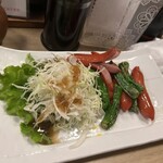 すみれ - ししとう赤ウインナー炒め（650円）