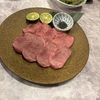 焼肉ホルモン せがれ - 厚いタン