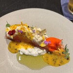 Claro - マスにパッションフルーツのソース、エディブルフラワーが可愛い