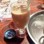 インドラディップ - アイスチャイは食中に出てきた