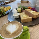 アバンダントリー - カフェラテ＆バタートーストプレート
