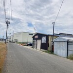 HUJRA HALAL FOOD & RESTAURANT - シャッター開いてた