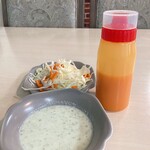 HUJRA HALAL FOOD & RESTAURANT - ライタとサラダ