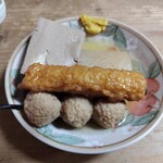 つつ井 - 豆腐、ごぼう巻き、つくね、大根。
