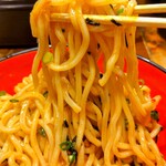 麺屋政宗 - カラアブラそば(大盛り無料)混ぜた後に麺リフト