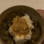 鮓 きずな - しゃりに淡路のむらさきうに　青森大間きたむらさきうにのせ