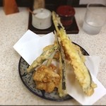 直白 - 天ぷら
            鶏ムネ２、チューリップ、野菜天(長ナス、エリンギ、ししとう)