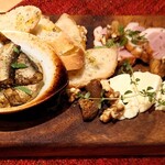 Caetla - 3種盛はテーブルチャージの代わりにオーダー