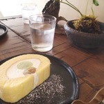 凛 - 今日のケーキは、ぶどうのロールケーキ