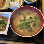 なか里 - 具だくさんの味噌汁