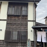 304382802 - 外観(お店の前や左横等にお店の無料Ｐ15くらい？)       HPでは土日祝日は＋臨時Ｐありとあります