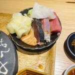 シハチ鮮魚店  - 