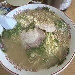 江ちゃんラーメン - ゴマも降り振り！