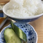 江ちゃんラーメン - ご飯と漬物が先に登場！