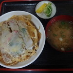 八幡屋 - かつ丼（お新香・味噌汁付）750円