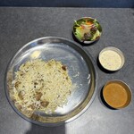 ジョニーのビリヤニ - 羊ひき肉のビリヤニ（少なめ）、ミルチ・カ・サーラン