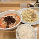 希須林 - ✅担々つけ麺(太麺300g)¥1.200
      　※辛さ3段階からセレクト(中辛)
      　※ご飯無料(お代わりも無料)
      　※野菜マシ可能
      　※土曜限定メニュー