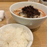 希須林 - ✅担々つけ麺(太麺300g)¥1.200
      　※辛さ3段階からセレクト(中辛)
      　※ご飯無料(お代わりも無料)
      　※野菜マシ可能
      　※土曜限定メニュー