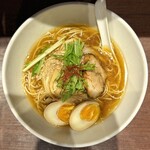 麺屋やまもと - ・しょうゆ(味玉のせ) 880円/税込