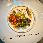 フランス食堂 シェ・モア - 下北産平目のポワレ　山菜のフリットとラタトゥイユ添え