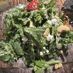 だいだらぼっち　二の坊 - いちごと春菊のサラダ