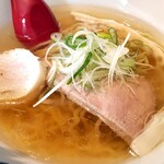マルエス食堂 - しおラーメン(￥700)、半麺(￥50引き)