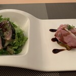 シェフ植田 - 前菜2種　カツオのサラダと鴨のバルサミコ酢ソース添え