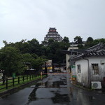 一竜軒 - おまけ。唐津城。クレーンが写っている。