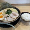 横浜家系ラーメン　一四家　 宜野湾店